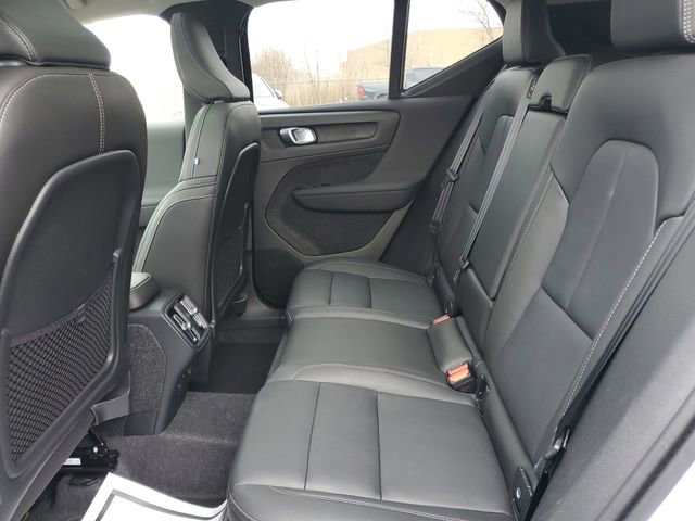 Used 2025 Volvo XC40 B5 Core image 24