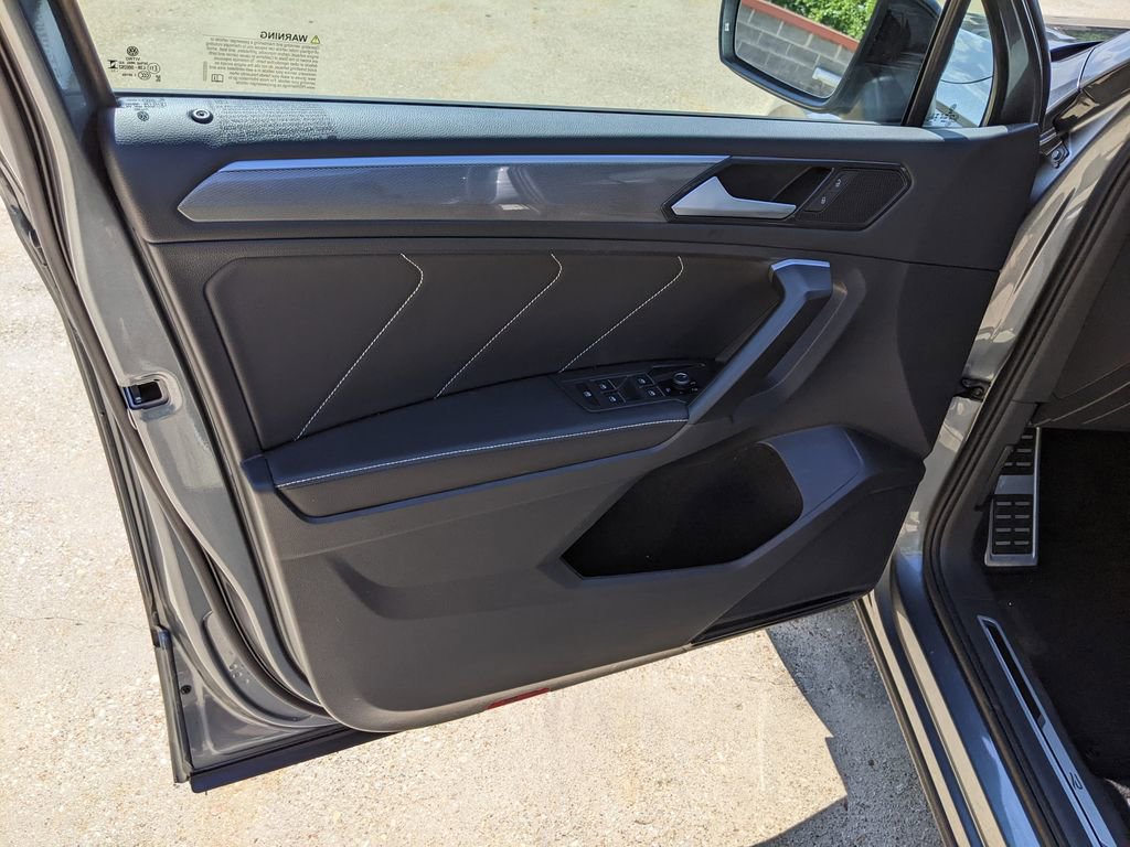 Certified 2023 Volkswagen Tiguan SE R-Line FWD image 9