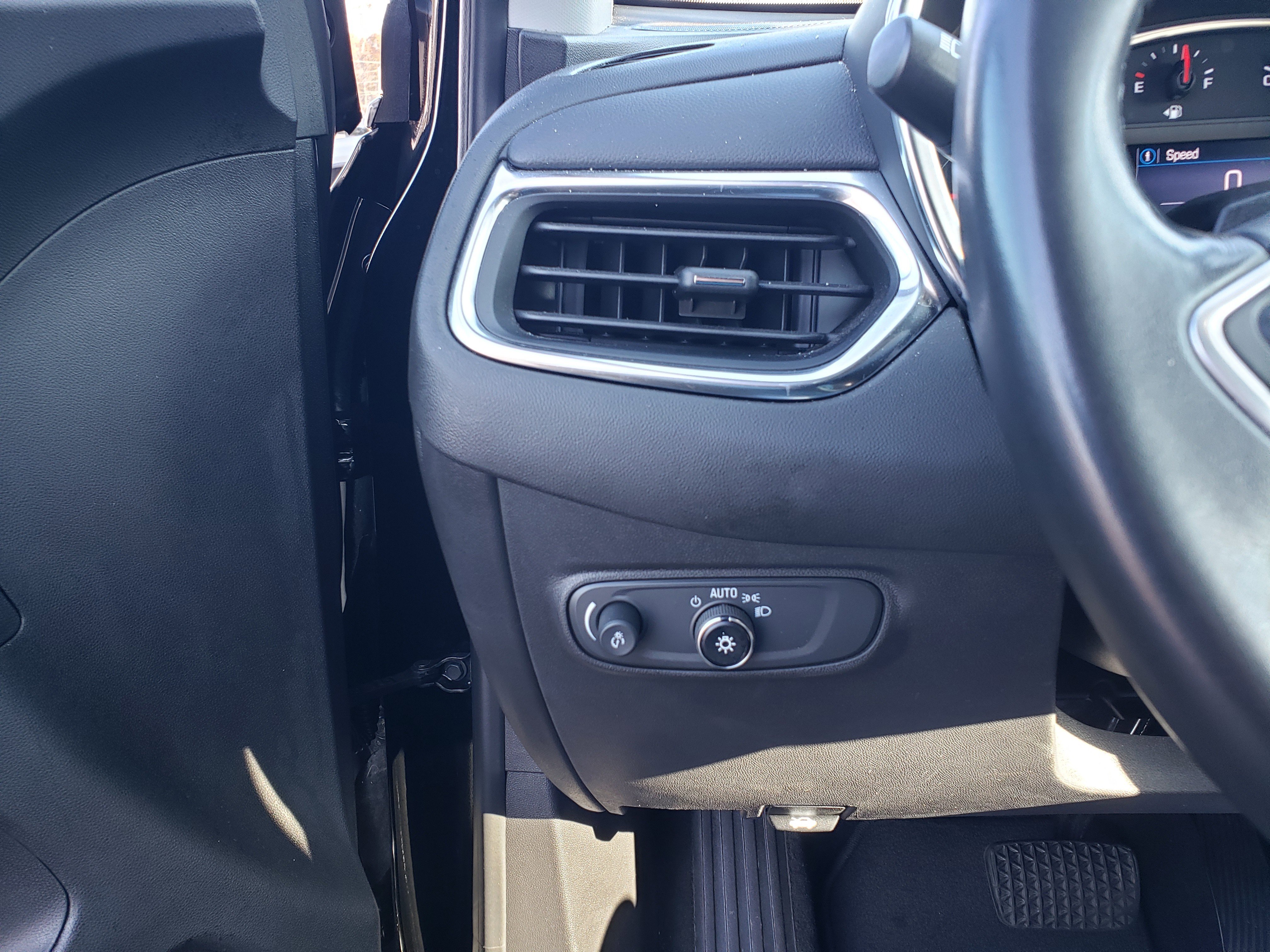 Used 2022 Chevrolet Equinox LT w/ Driver Convenience Package image 15