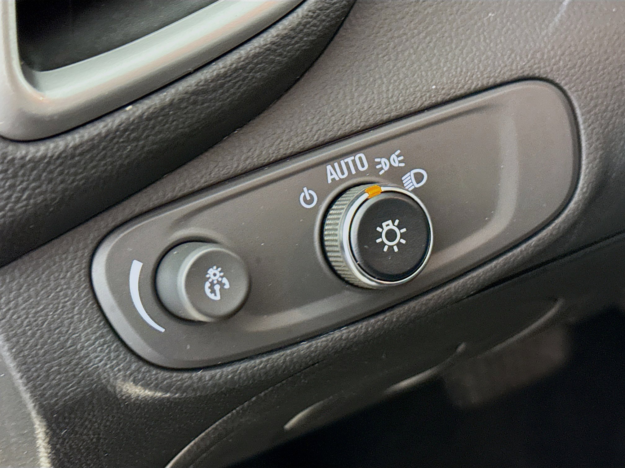 Used 2022 Chevrolet Trax LS w/ Tint and Cruise Package image 9