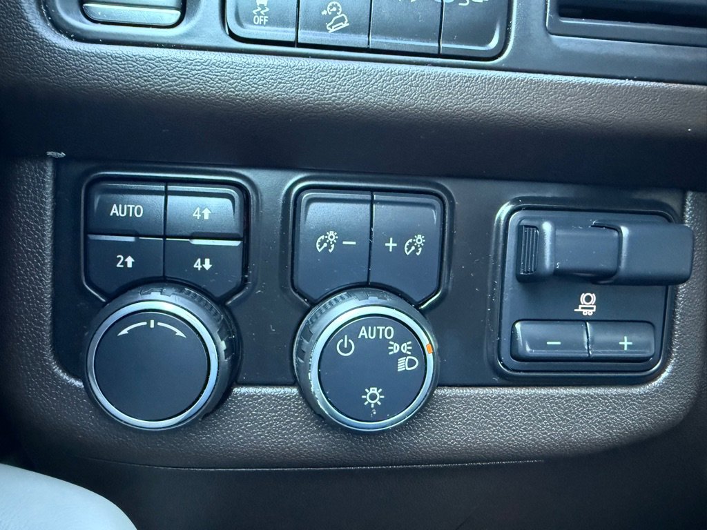 Used 2021 Chevrolet Tahoe Z71 w/ Z71 Signature Package image 35