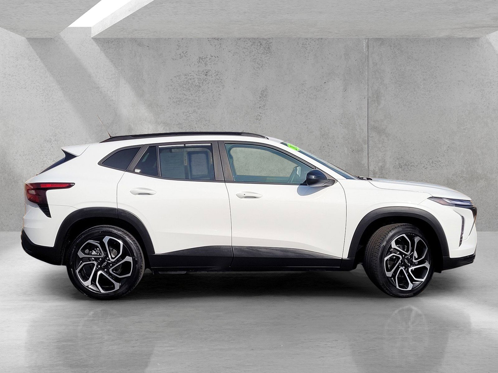 Used 2024 Chevrolet Trax RS image 3