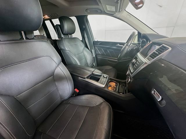 Used 2016 Mercedes-Benz GL 550 4MATIC image 32