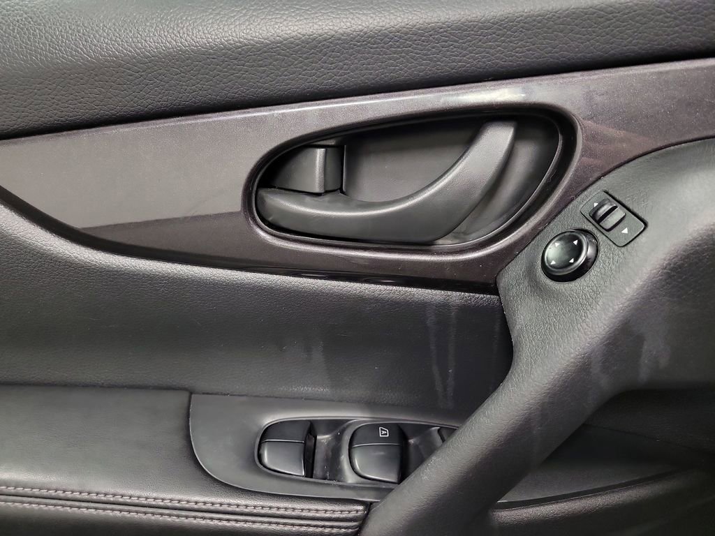 Used 2019 Nissan Rogue S image 20