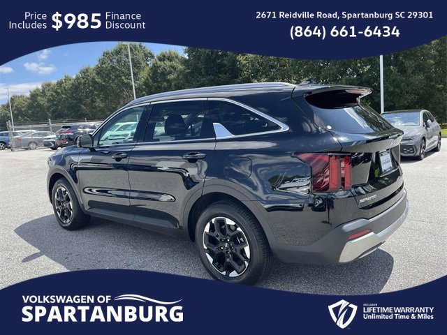 Used 2024 Kia Sorento S image 4