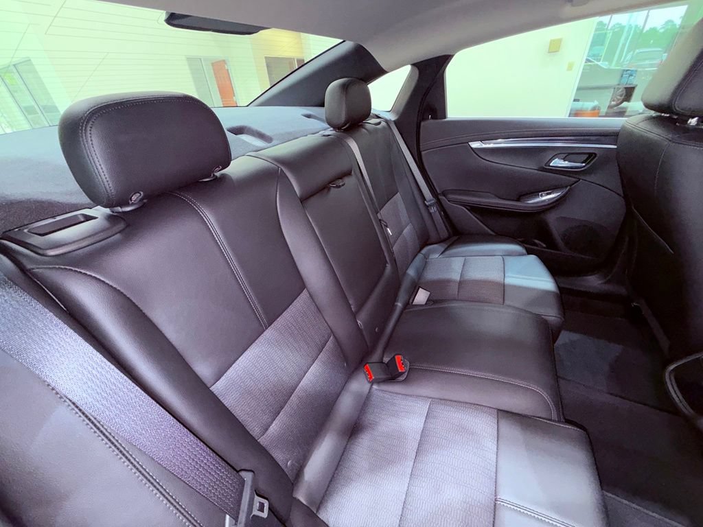 Used 2017 Chevrolet Impala LT w/ Convenience Package FWD image 9