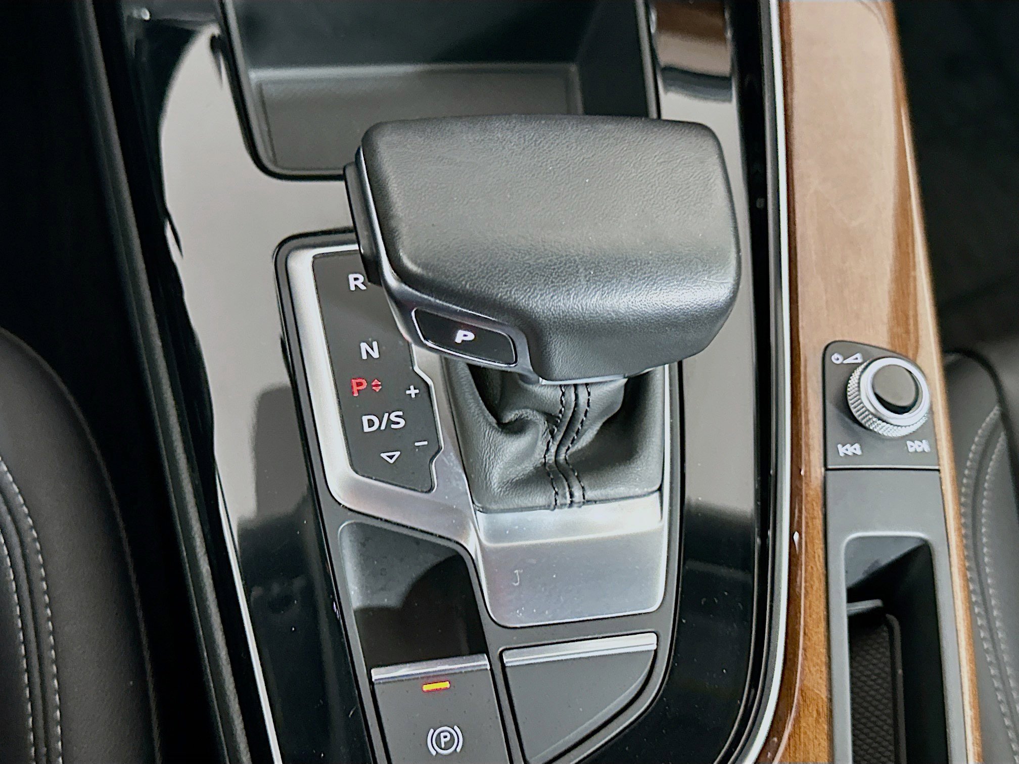 Used 2023 Audi A4 2.0T Premium w/ Convenience Package image 24