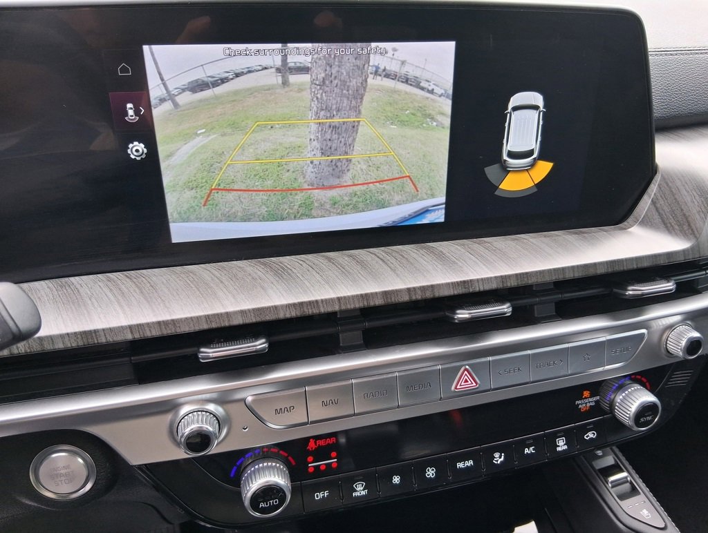 Used 2023 Kia Telluride EX w/ EX Captain's Chair Package image 9