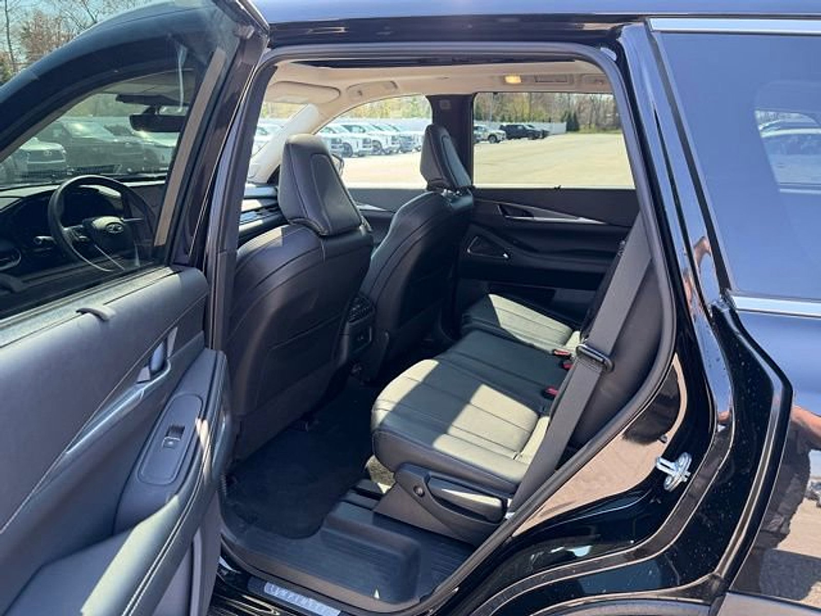 Certified 2025 INFINITI QX60 Luxe image 10