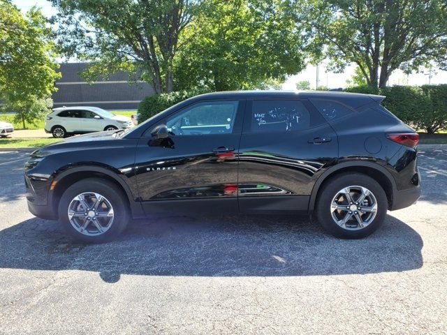 Used 2025 Chevrolet Blazer LT FWD image 4