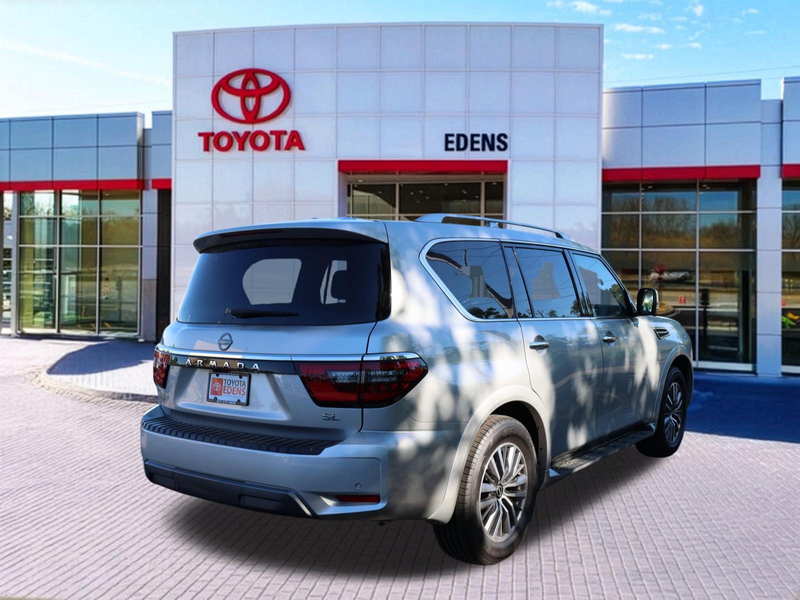 Used 2024 Nissan Armada SL AWD/4WD image 3