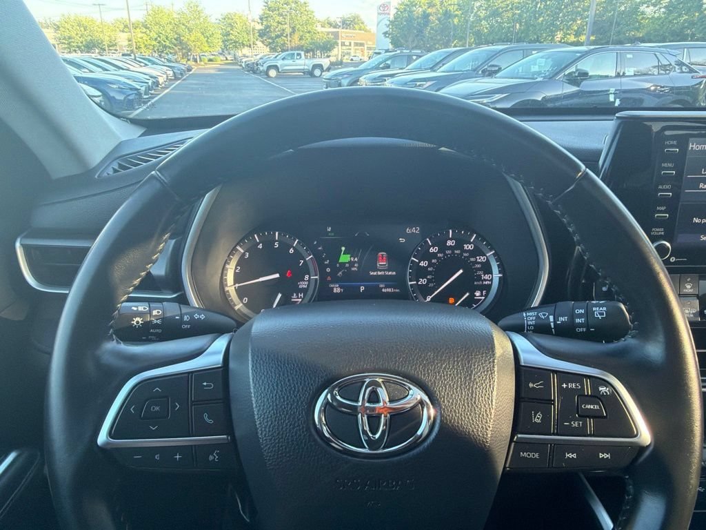 Used 2021 Toyota Highlander XLE AWD/4WD image 27