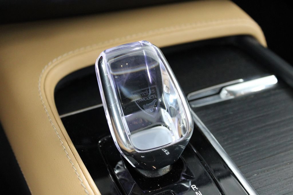 Certified 2023 Volvo XC90 B6 Ultimate w/ Protection Package Premier AWD/4WD image 37