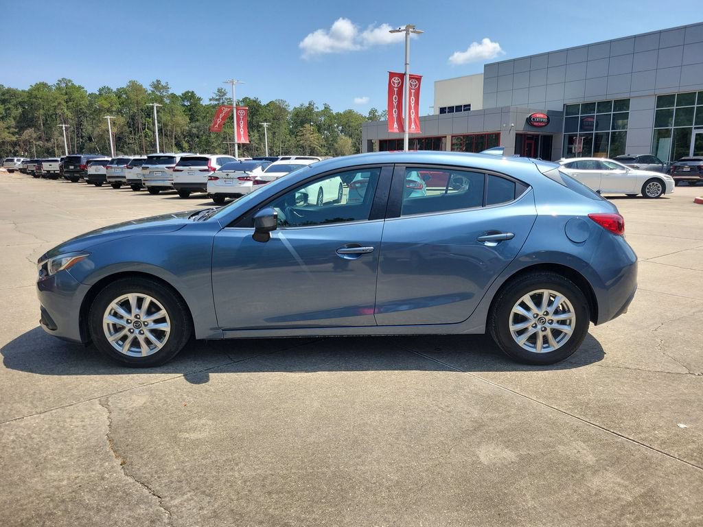 Used 2016 MAZDA MAZDA3 i Touring w/ Popular Equipment Package FWD image 2