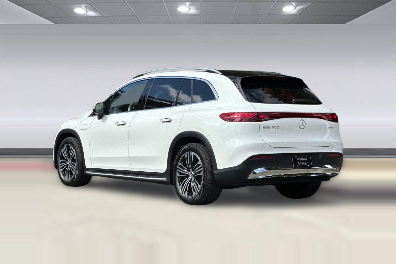 New 2027 Mercedes-Benz EQS 400 4MATIC SUV image 3