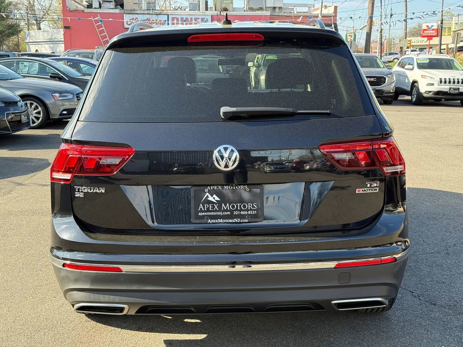 Used 2018 Volkswagen Tiguan SE image 9