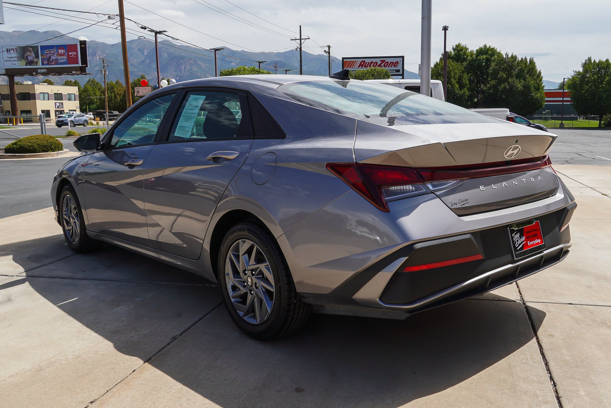 Used 2024 Hyundai Elantra SEL FWD image 6