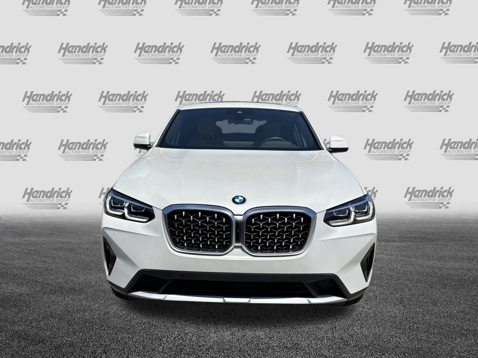 Used 2025 BMW X4 xDrive30i AWD/4WD image 3