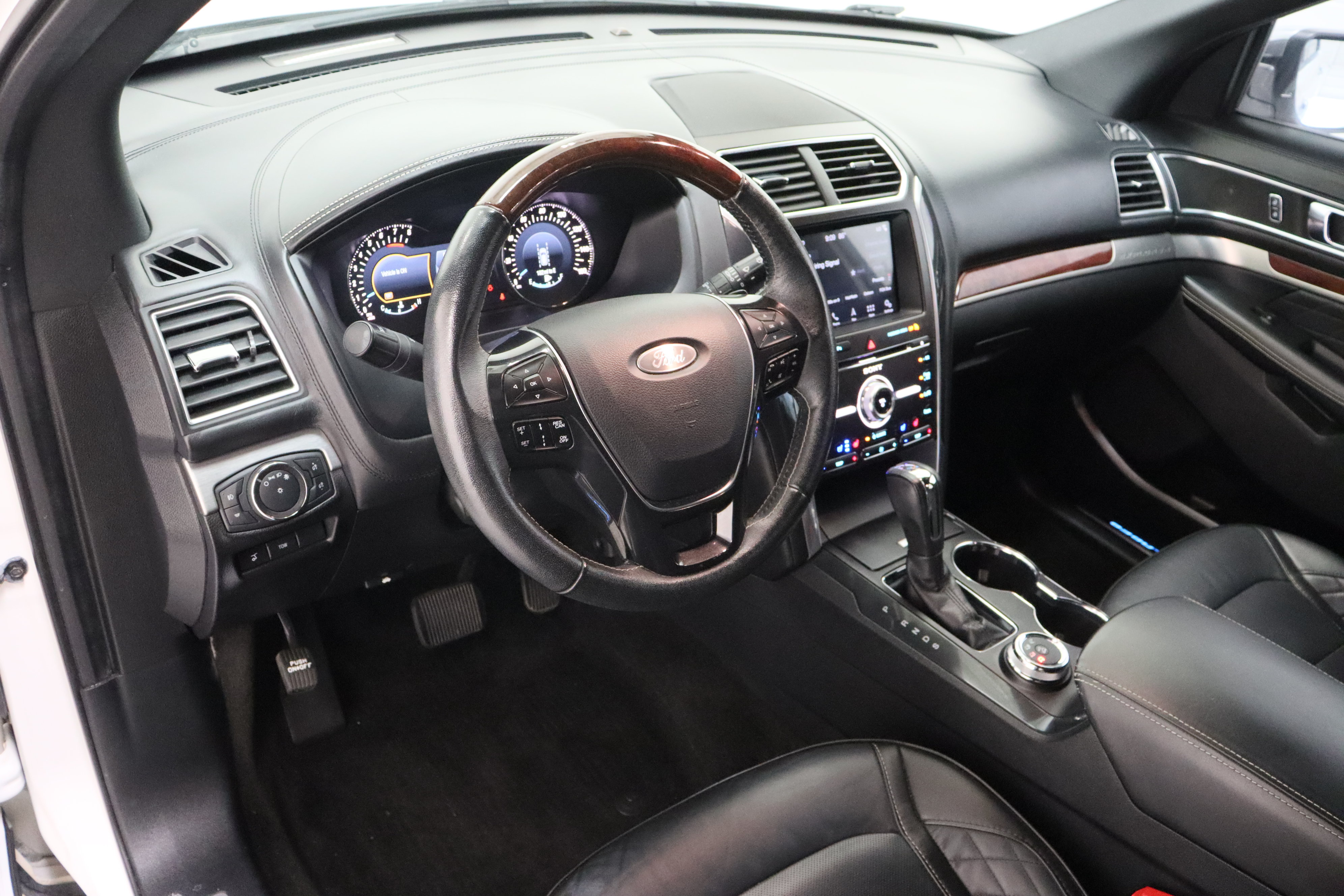 Used 2018 Ford Explorer Platinum AWD/4WD image 13
