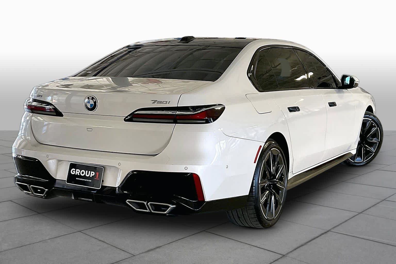 Used 2023 BMW 760i xDrive AWD/4WD image 12
