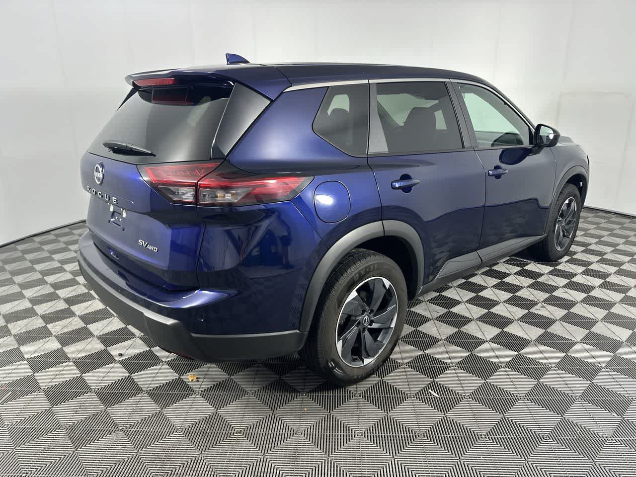 Used 2024 Nissan Rogue SV AWD/4WD image 8