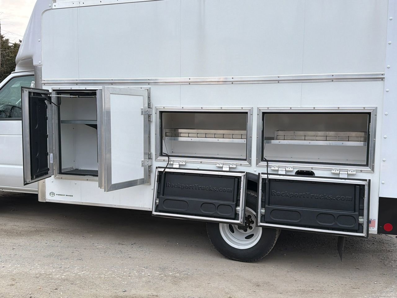 New 2026 Ford E-450 and Econoline 450 Super Duty w/ Power Equipment Group RWD image 17