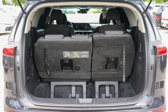 Used 2023 Kia Carnival LX FWD image 8