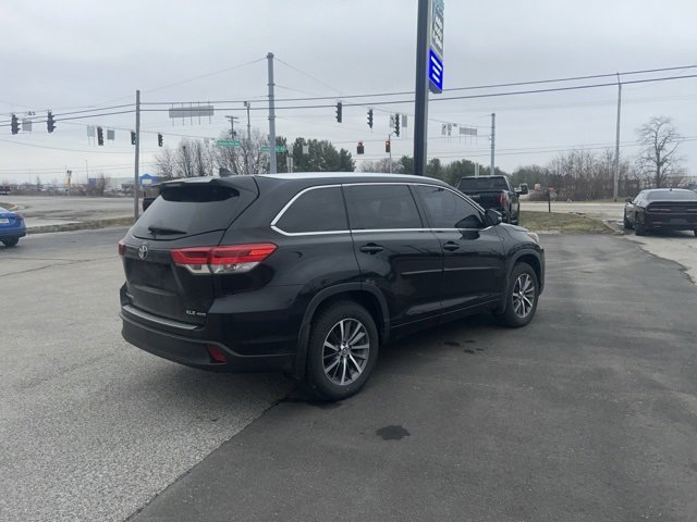 Used 2017 Toyota Highlander XLE image 6