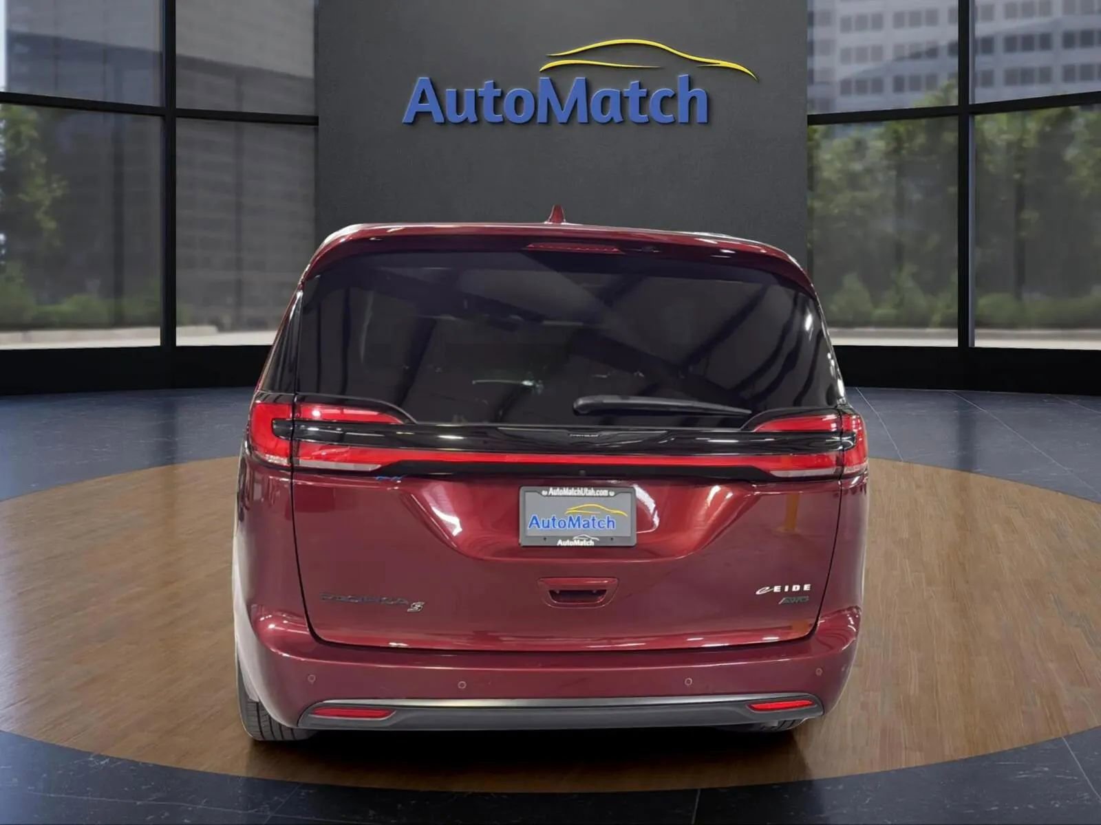 Used 2021 Chrysler Pacifica Touring w/ Uconnect Theater Family Group image 9