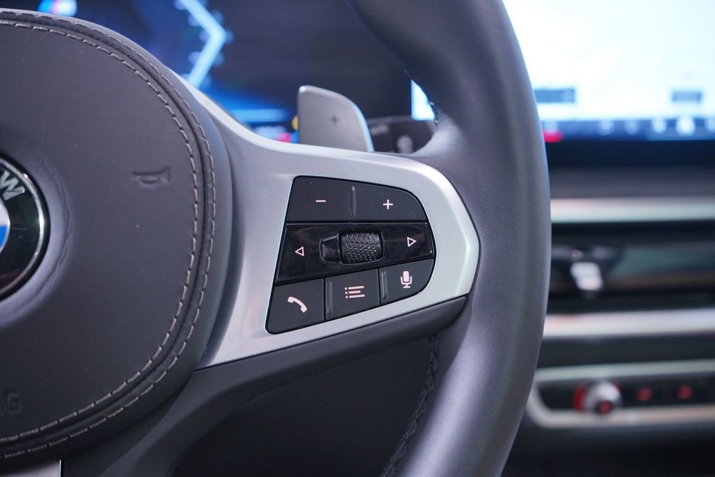 Used 2025 BMW X7 xDrive40i w/ M Sport Package image 22