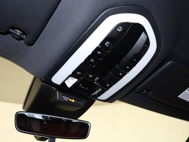 Used 2020 Porsche Macan image 23