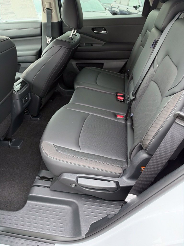 New 2026 Nissan Pathfinder SL FWD image 12