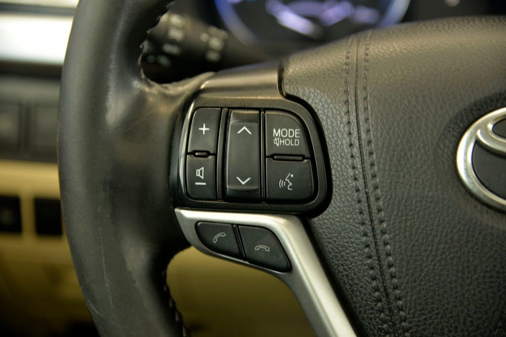 Used 2019 Toyota Highlander XLE image 22