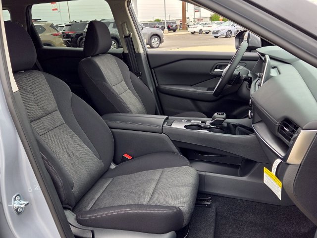 Used 2026 Nissan Rogue SV w/ Cold Weather Package FWD image 16