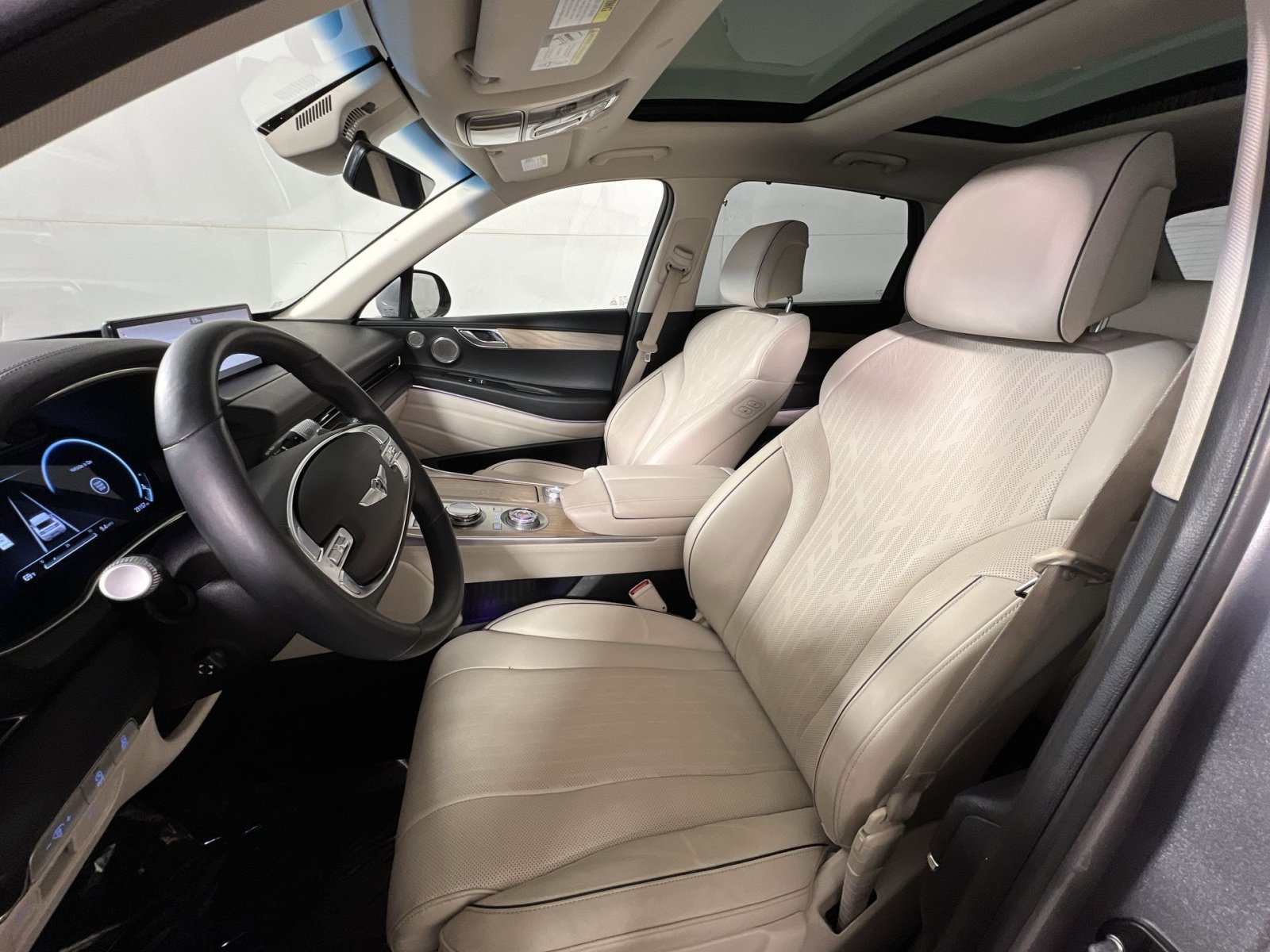 Used 2023 Genesis GV80 2.5T w/ Prestige 20" Package image 13