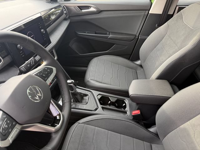 New 2026 Volkswagen Taos SE FWD image 9