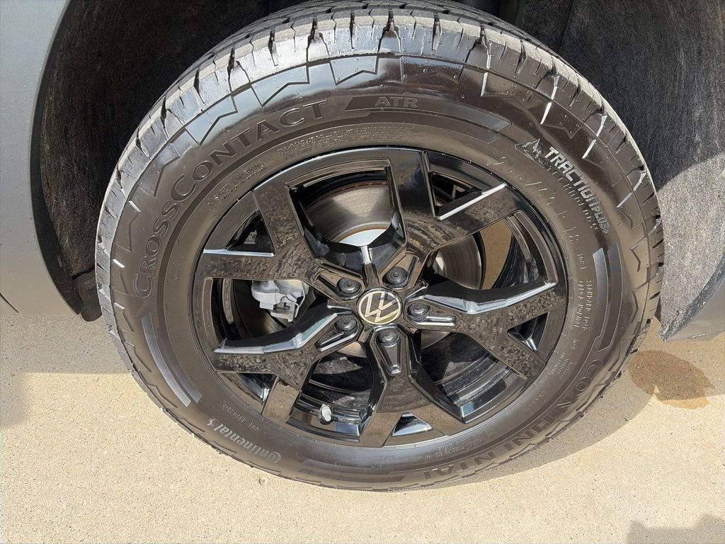 Certified 2025 Volkswagen Atlas Peak Edition SE image 23