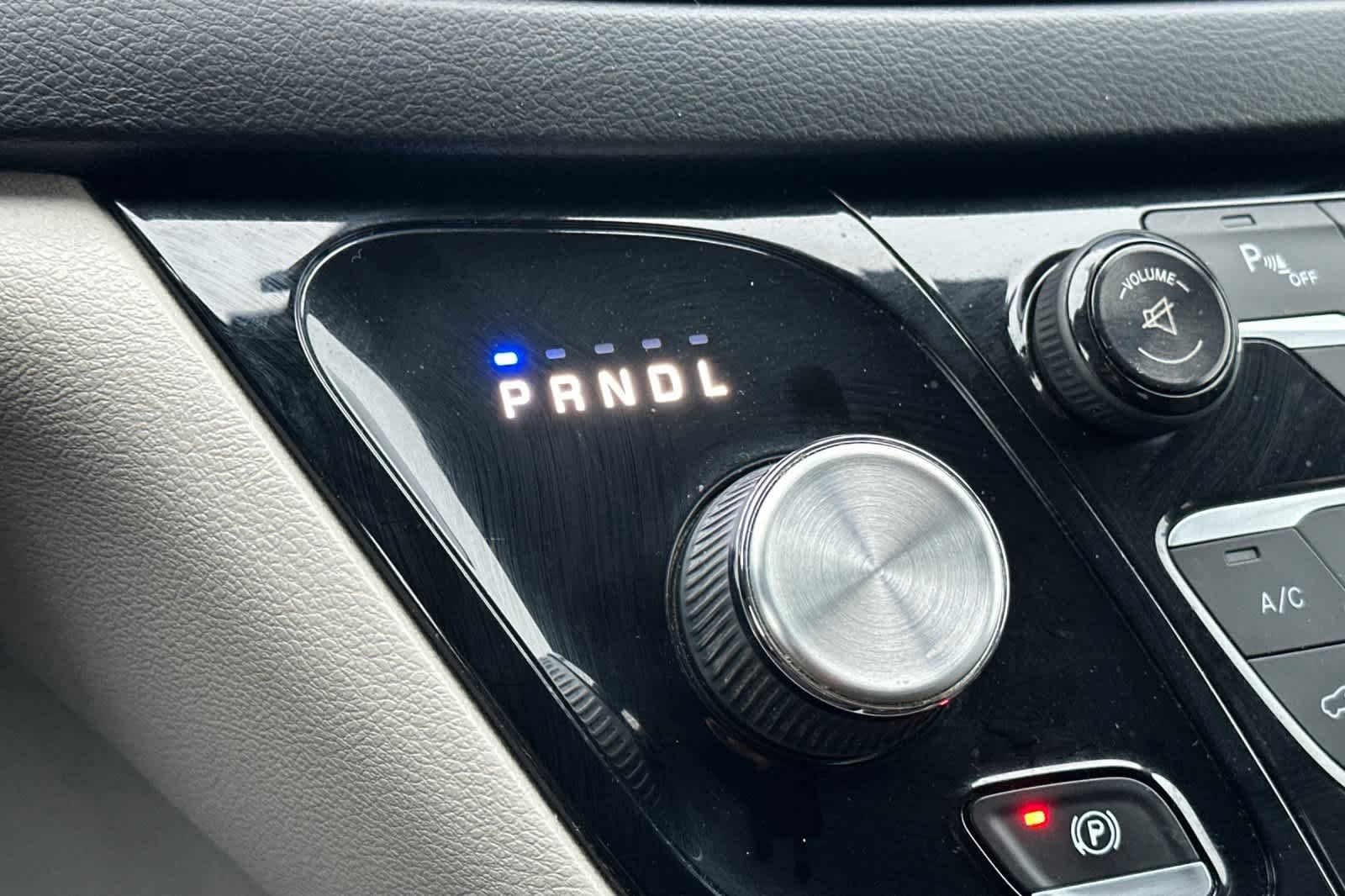 Used 2017 Chrysler Pacifica Touring-L image 22