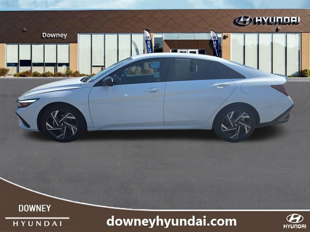 Used 2025 Hyundai Elantra Sport w/ Cargo Package FWD image 2