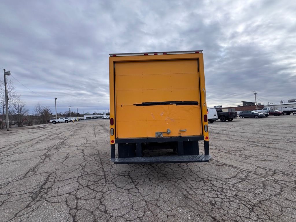 Used 2016 Chevrolet Express 3500 RWD image 4