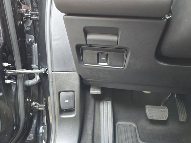 Used 2025 Land Rover Range Rover Evoque S image 29