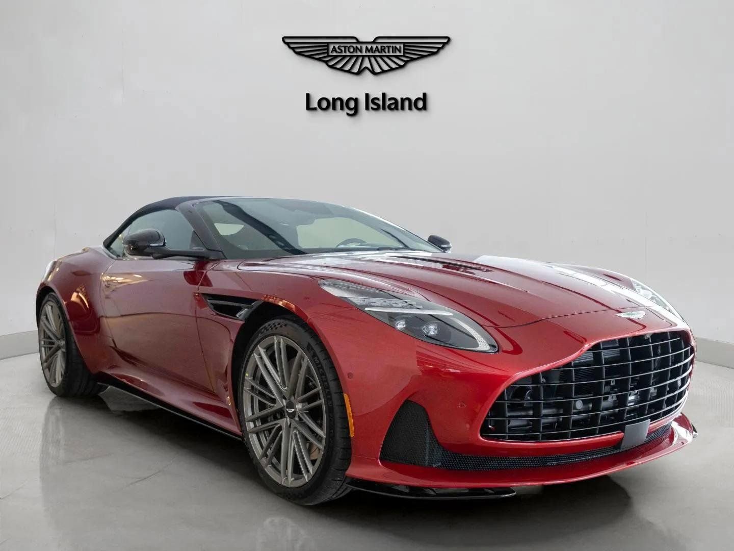 Used 2025 Aston Martin DB12 Convertible RWD image 5