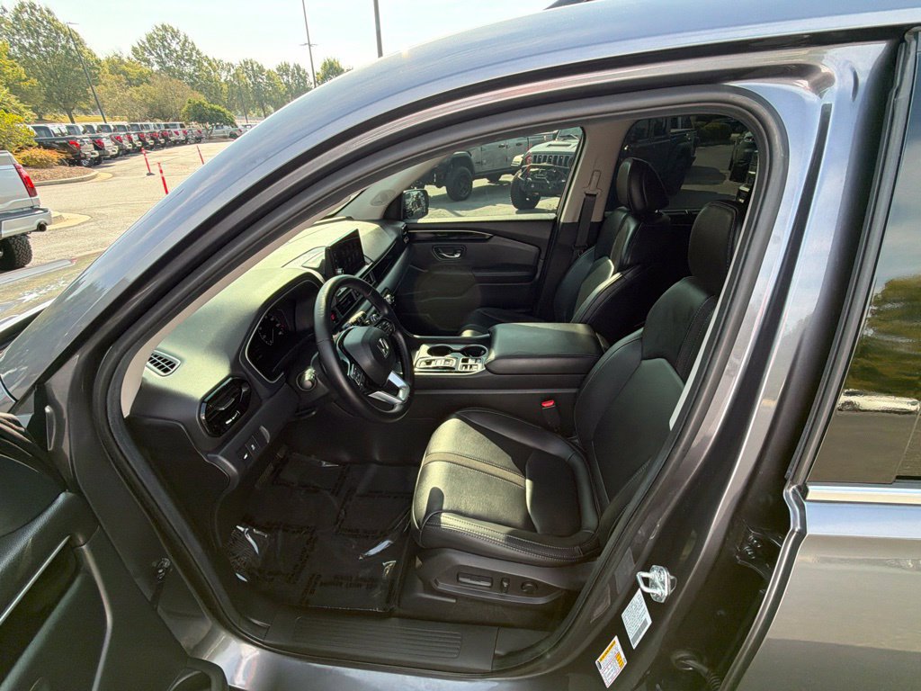 Used 2025 Honda Pilot Touring image 31