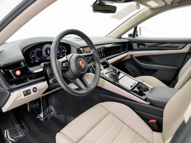 Certified 2025 Porsche Panamera 4 image 4