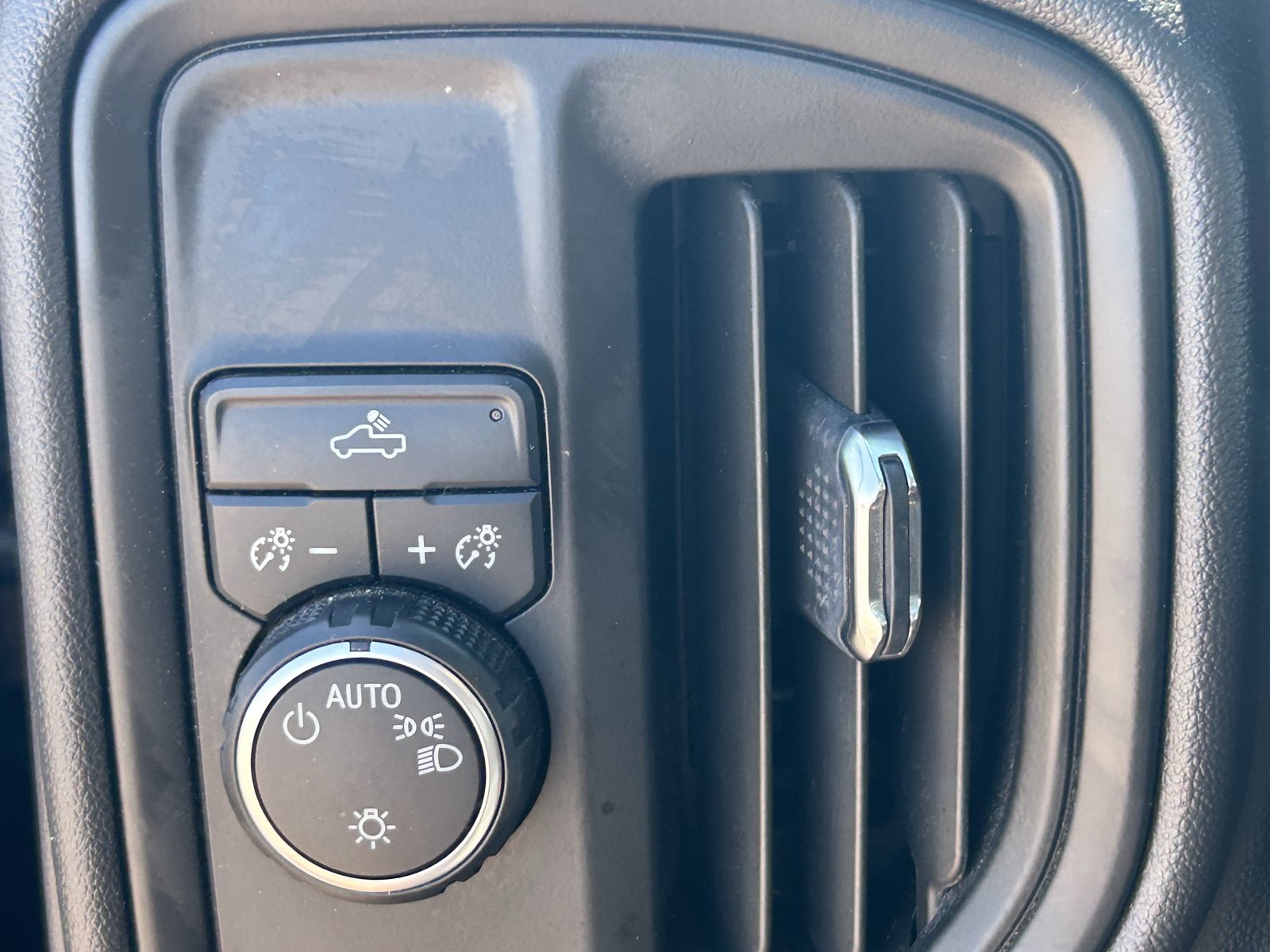 Used 2022 Chevrolet Silverado 1500 Custom RWD image 19