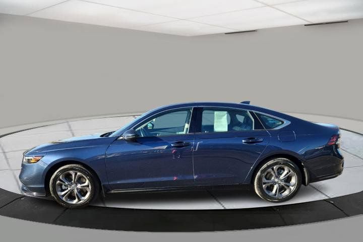 Used 2023 Honda Accord EX-L image 2