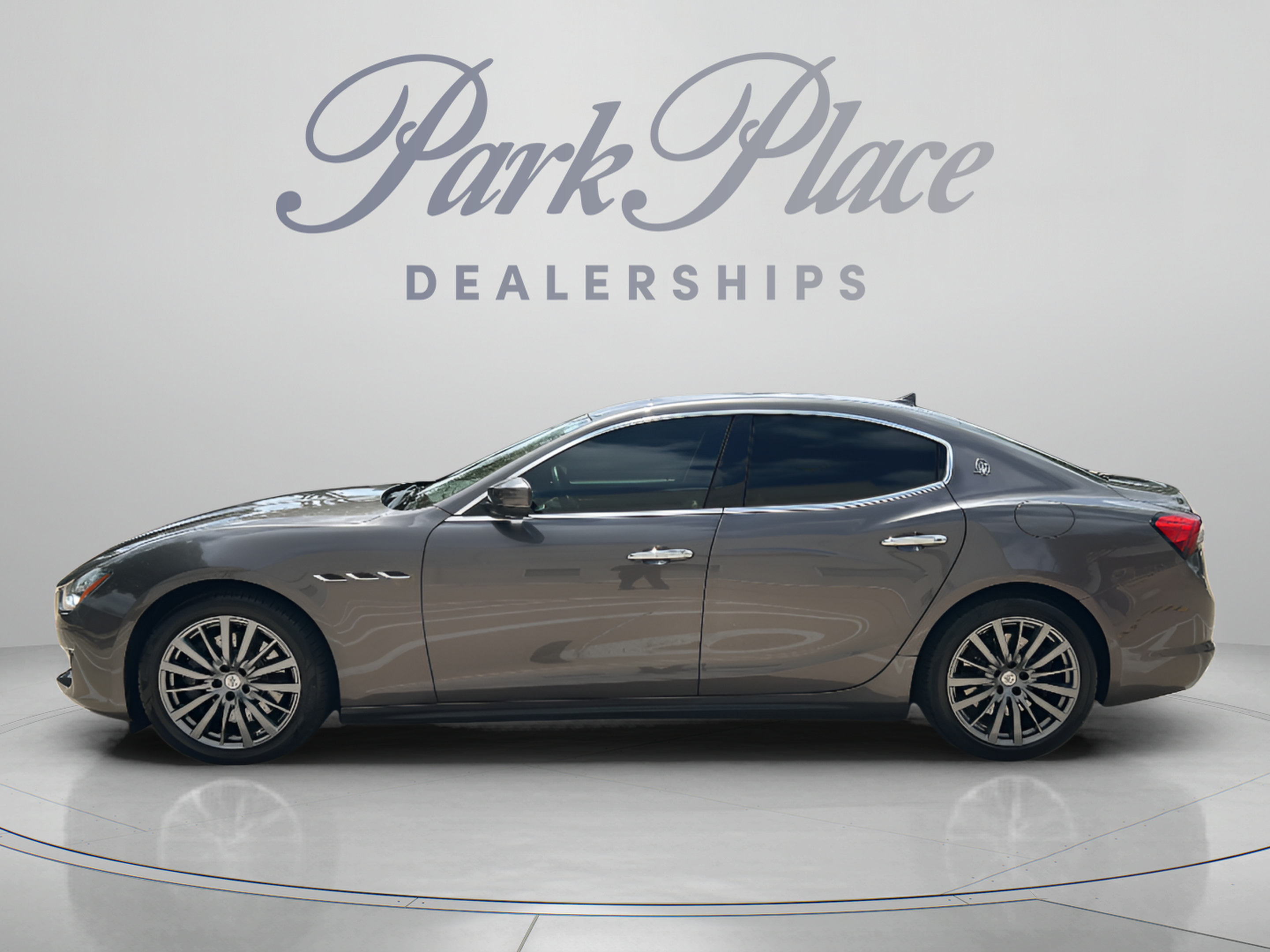 Used 2021 Maserati Ghibli RWD image 2