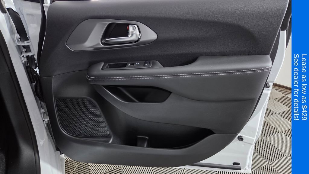 New 2025 Chrysler Pacifica Select w/ Fav Edition Package FWD image 38