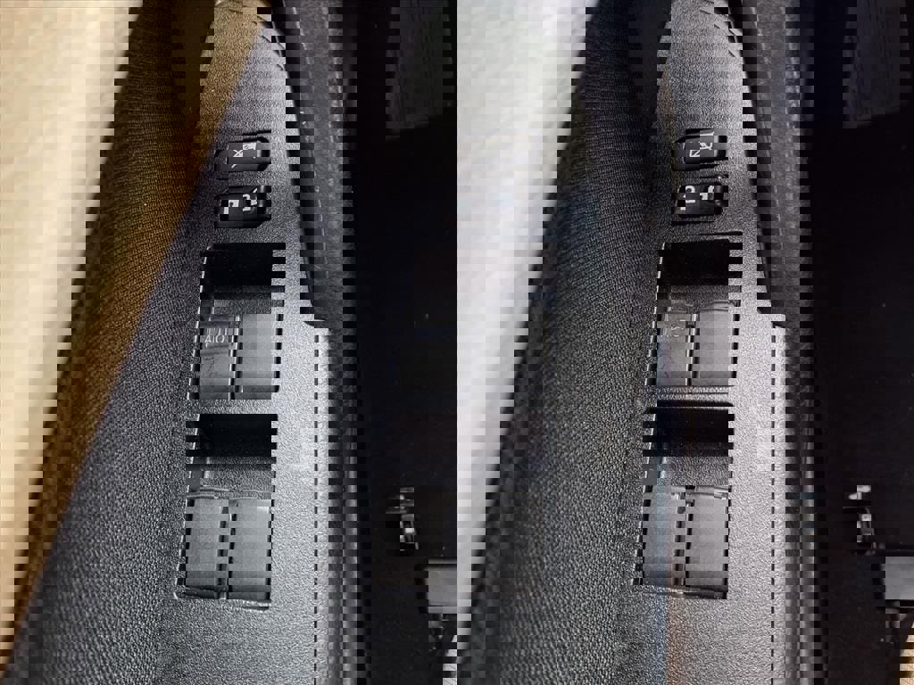 Used 2016 Toyota Corolla LE image 23