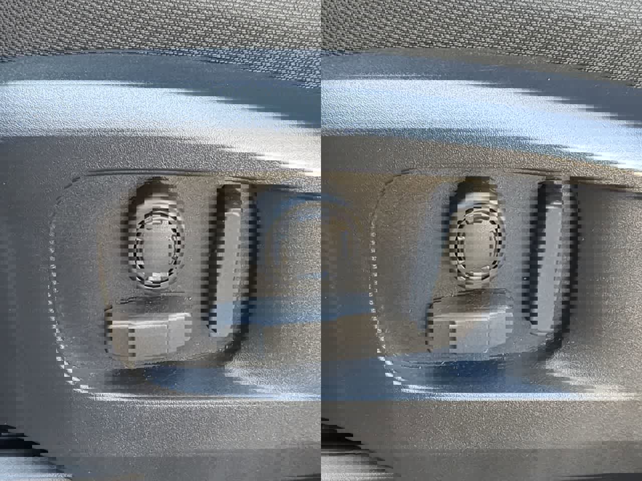 Used 2025 Land Rover Defender 110 S AWD/4WD image 17